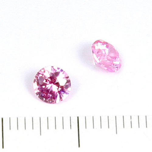 Cubic zircon rund rosa (varm/gultonad) 5 mm