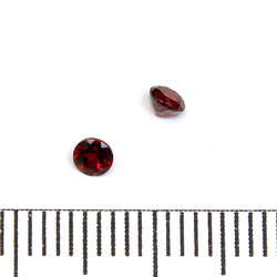 Facetterad ädelsten granat 3 mm