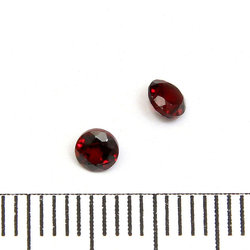 Facetterad ädelsten granat 3,5 mm