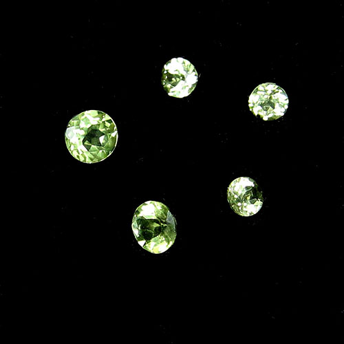 Facetterad ädelsten peridot rund 3 mm